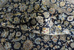 Surface texture of 2000s Kashan rug with natural Wool and intricate pattern