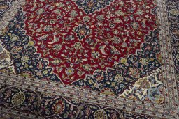 Close-up detail of New Kashan rug from Iran / Persia showing Cork weave