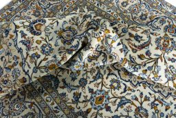 Surface texture of 2000s Kashan rug with natural Wool and intricate pattern