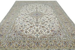 Surface texture of 2000s Kashan rug with natural Wool and intricate pattern