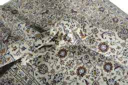 Surface texture of 2000s Kashan rug with natural Wool and intricate pattern