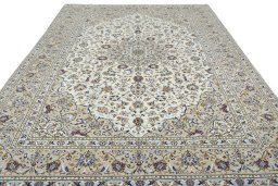 Surface texture of 2000s Kashan rug with natural Wool and intricate pattern