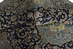 Surface texture of 2000s Kashan rug with natural Wool and intricate pattern