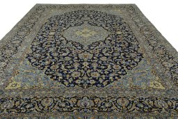 Surface texture of 2000s Kashan rug with natural Wool and intricate pattern