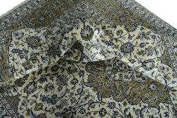Surface texture of 2000s Kashan rug with natural Wool and intricate pattern
