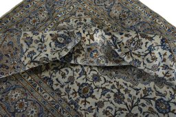 Surface texture of 2000s Kashan rug with natural Wool and intricate pattern
