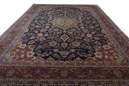 Surface texture of 1930s Kashan rug with natural Wool and intricate pattern