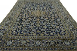 Surface texture of 2000s Kashan rug with natural Wool and intricate pattern