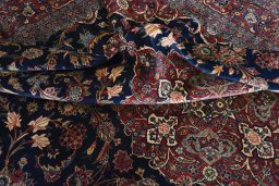 Surface texture of 1930s Kashan rug with natural Wool and intricate pattern