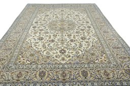 Surface texture of 2000s Kashan rug with natural Wool and intricate pattern