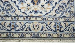 Full view of New Kashan rug from Iran / Persia, 154 × 100 cm in Beige tones