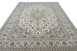 Surface texture of 2000s Kashan rug with natural Wool and intricate pattern