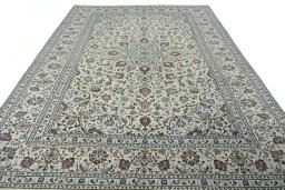 Surface texture of 2000s Kashan rug with natural Wool and intricate pattern
