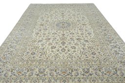 Surface texture of 2000s Kashan rug with natural Wool and intricate pattern