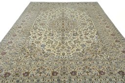 Surface texture of 2000s Kashan rug with natural Wool and intricate pattern