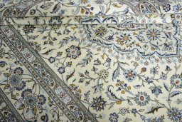 Close-up detail of New Kashan rug from Iran / Persia showing Cork weave