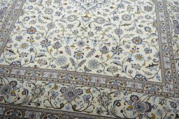 Close-up detail of New Kashan rug from Iran / Persia showing Cork weave