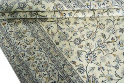 Close-up detail of New Kashan rug from Iran / Persia showing Cork weave
