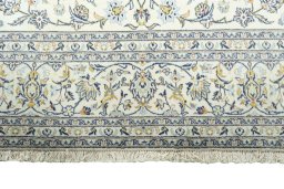 Full view of New Kashan rug from Iran / Persia, 295 × 194 cm in Beige tones