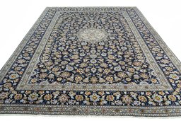 Surface texture of 2000s Kashan rug with natural Wool and intricate pattern