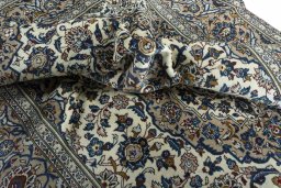 Surface texture of 2000s Kashan rug with natural Wool and intricate pattern