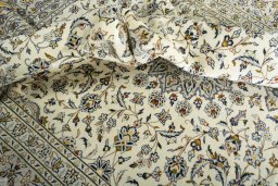 Surface texture of 2000s Kashan rug with natural Wool and intricate pattern