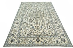 Surface texture of 2000s Kashan rug with natural Wool and intricate pattern