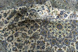 Surface texture of 2000s Kashan rug with natural Wool and intricate pattern