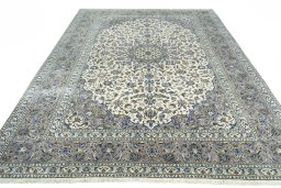 Surface texture of 2000s Kashan rug with natural Wool and intricate pattern