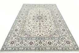 Surface texture of 2000s Kashan rug with natural Wool and intricate pattern