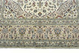 Corner detail of New Kashan rug showing border pattern and Wool pile