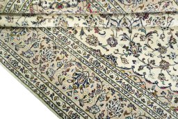 Close-up detail of New Kashan rug from Iran / Persia showing Wool weave