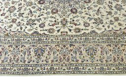 Full view of New Kashan rug from Iran / Persia, 305 × 200 cm in Beige tones