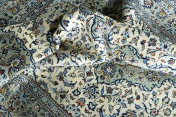 Surface texture of 2000s Kashan rug with natural Wool and intricate pattern