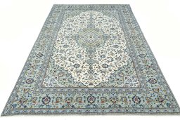 Surface texture of 2000s Kashan rug with natural Wool and intricate pattern