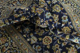 Surface texture of 2000s Kashan rug with natural Wool and intricate pattern
