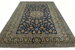 Surface texture of 2000s Kashan rug with natural Wool and intricate pattern