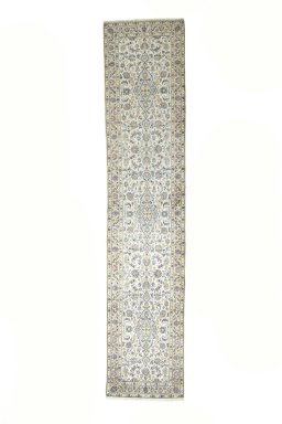 Full view of New Kashan rug from Iran / Persia, 430 × 90 cm in Beige tones