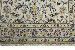 Central medallion detail of New Kashan rug from Iran / Persia