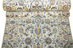 Full view of New Kashan rug from Iran / Persia, 430 × 90 cm in Beige tones