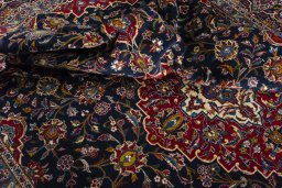 Surface texture of 2000s Kashan rug with natural Wool and intricate pattern