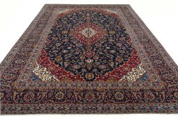 Surface texture of 2000s Kashan rug with natural Wool and intricate pattern