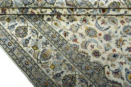 Close-up detail of New Kashan rug from Iran / Persia showing Cork weave