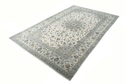 Close-up detail of New Kashan rug from Iran / Persia showing Cork weave