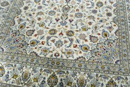 Close-up detail of New Kashan rug from Iran / Persia showing Cork weave
