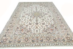 Surface texture of 2000s Kashan rug with natural Wool and intricate pattern