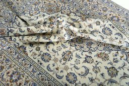 Surface texture of 2000s Kashan rug with natural Wool and intricate pattern