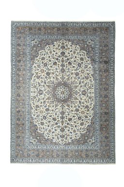 Full view of New Kashan rug from Iran / Persia, 390 × 290 cm in Beige tones