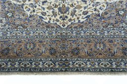 Full view of New Kashan rug from Iran / Persia, 390 × 290 cm in Beige tones