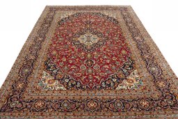 Surface texture of 2000s Kashan rug with natural Wool and intricate pattern